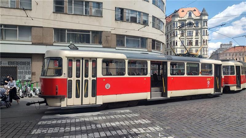 Tschechiens Stromversorgung funktioniert nach Ausfall wieder Der Stromausfall in der tschechischen Hauptstadt gegen Mittag stoppte die Straßenbahnen und U-Bahnlinien A, B, C.