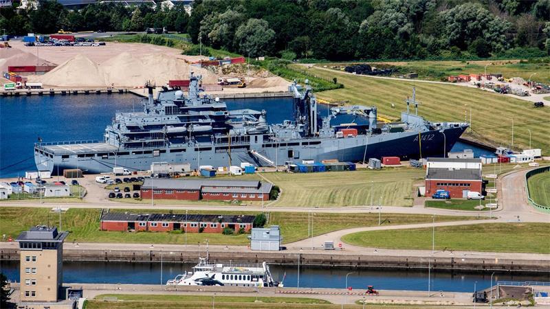Wo die Marine stationiert ist - und wo sie investieren will Der Stützpunkt Heppenser Groden in Wilhelmshaven ist der größte der Marine. (Archivbild)