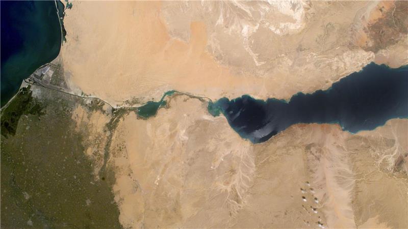 Deutscher Außenhandel hängt stark von wenigen Meerengen ab Der Suezkanal verbindet das Mittelmeer mit dem Roten Meer. (Archivbild)