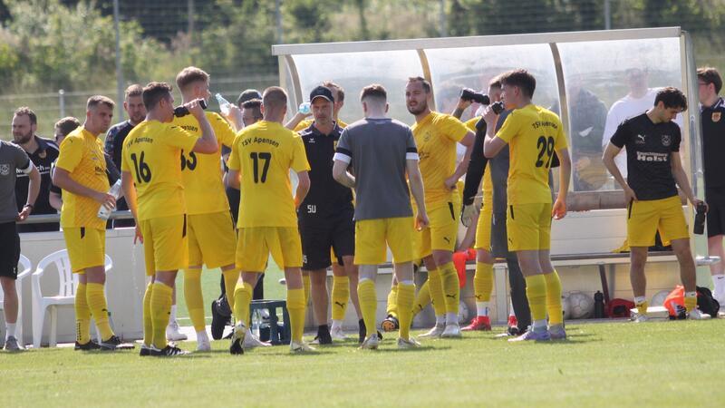 Der TSV Apensen hielt eine Halbzeit gut dagegen und verlor letztlich durch einfache Gegentore mit 0:4. Der Verein hatte am letzten Spieltag aber einiges zu feiern auf der eigenen Anlage.