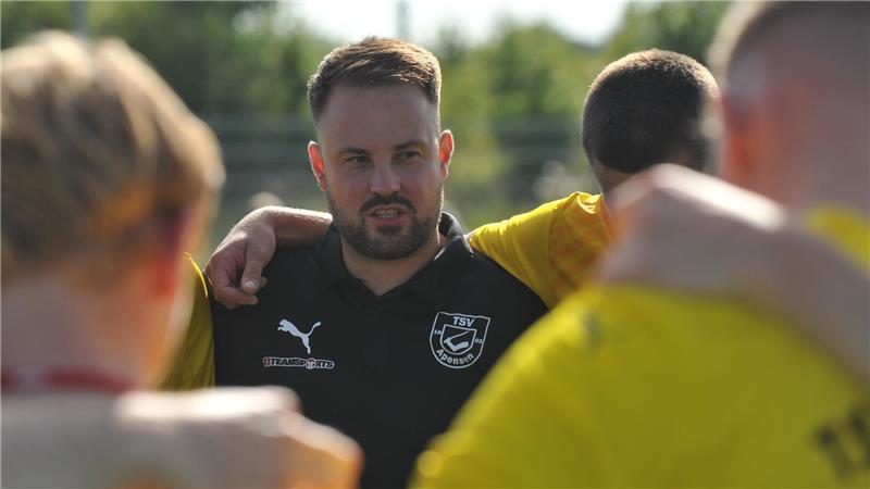 Der TSV Apensen um Trainer Marco Dierks hat am Sonntag einen Punkt geholt.