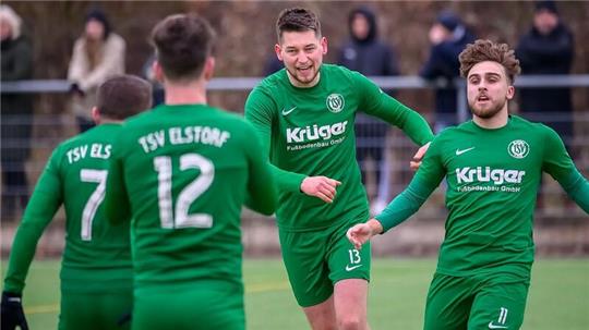 Der TSV Elstorf um Kapitän Timo von Reith (2. von rechts) spielte sich in einen Rausch.