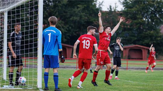 Der TSV Wiepenkathen feierte gegen den noch sieglosen FC Mulsum/Kutenholz seinen ersten Sieg.