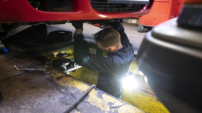 Der TÜV rät: Unbedingt einen Kostenvoranschlag in der Werkstatt ausstellen lassen.