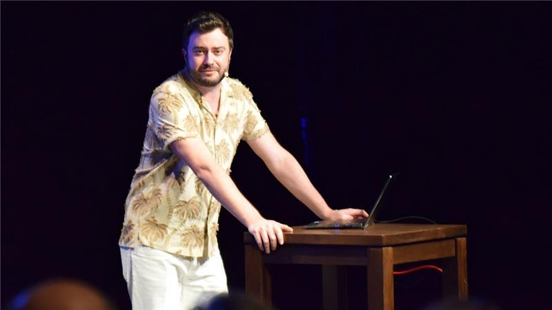 Der TV-Quizzer Sebastian Klussmann stand dem Publikum im Stadeum Rede und Antwort.