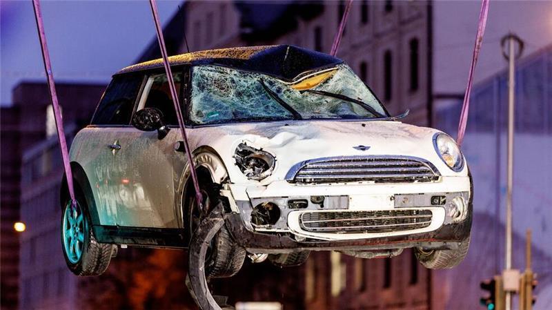Anschlag in München: Hinweise auf Turbo-Radikalisierung Der Täter fuhr mit seinem Auto von hinten in den Demonstrationszug. (Archivbild)