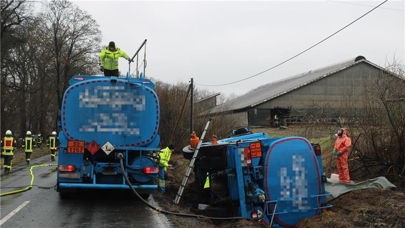Der Tankinhalt wurde zu großen Teilen in ein anderes Fahrzeug umgepumpt.