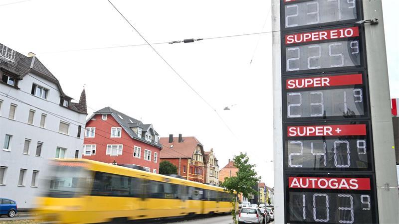 Der Tankrabatt ist ausgelaufen, Literpreise über zwei Euro für Sprit sind an Tankstellen in Deutschland wieder die Regel.