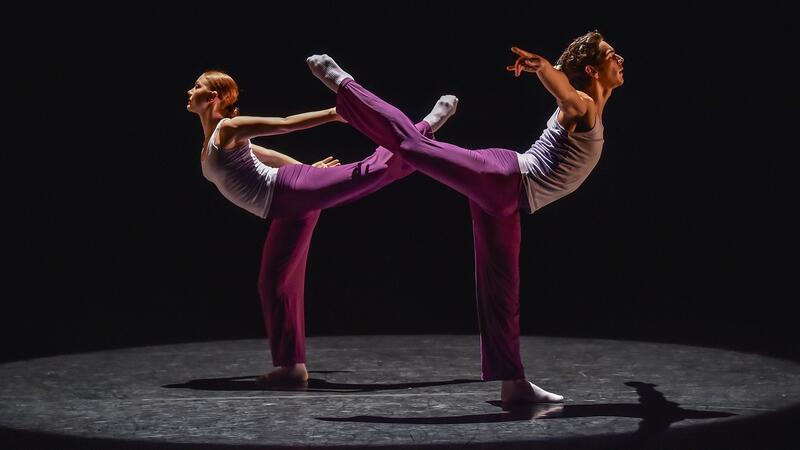 Der Tanz-Workshop DanceWorks Chicago bereitet auf den Vorstellungsbesuch der amerikanischen Compagnie DanceWorks Chicago vor.