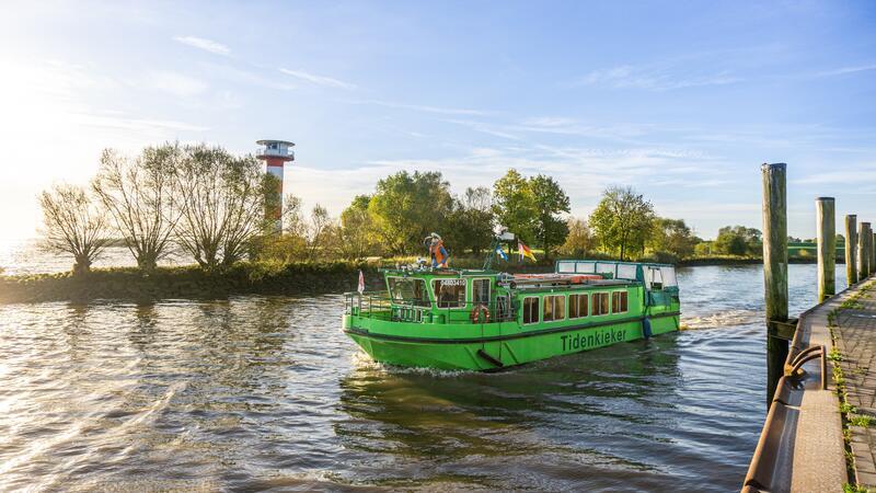 Der Tidenkieker nimmt wieder Kurs auf verschiedene Ziele der maritimen Flusslandschaft Elbe.