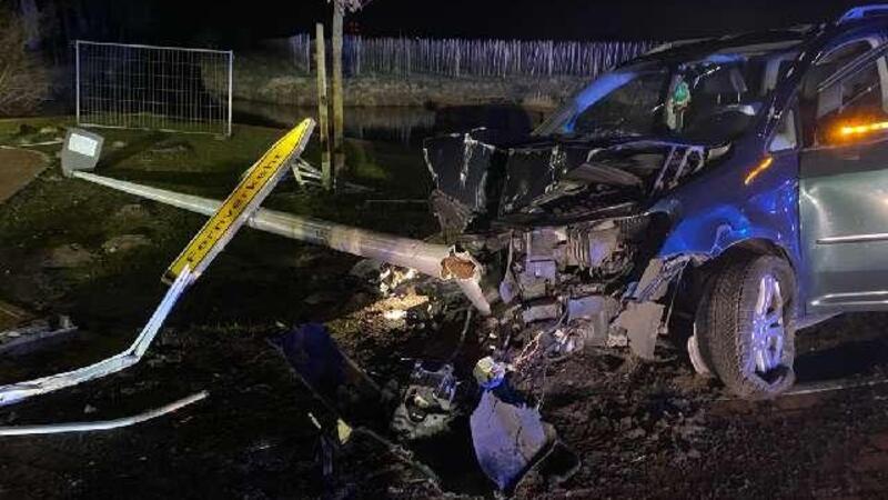 Der Touran wurde bei dem Unfall total beschädigt.