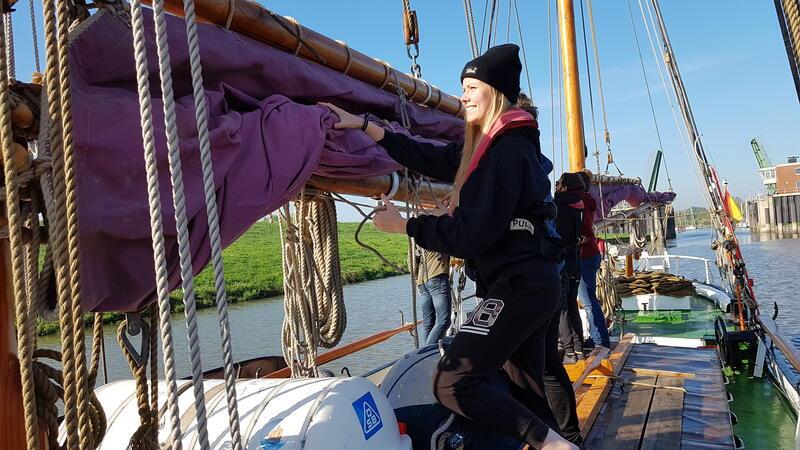 Noch zwei besondere Fahrten mit der Wilhelmine Der Traditionssegler „Wilhelmine von Stade“ setzt in diesem Jahr noch zweimal seine Segel - für zwei Törns auf der Elbe.