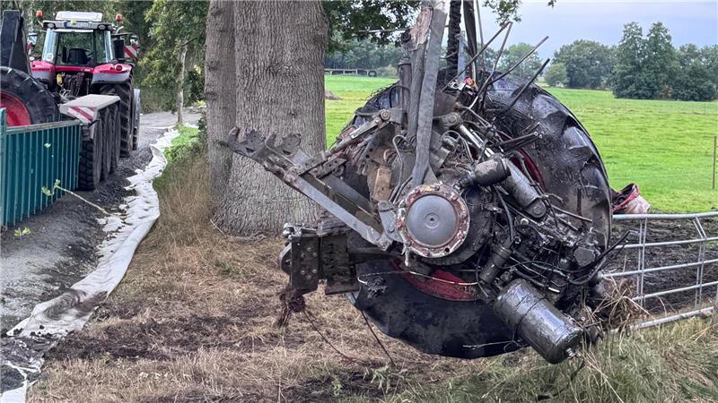 Nach Bahnunfall bei Kutenholz: Wann die Züge wieder fahren Der Traktor wurde bei dem Unfall völlig zerstört.