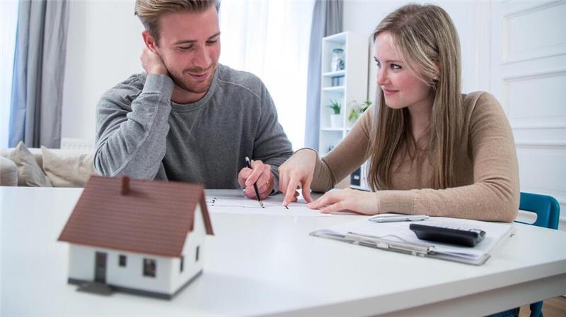 Experte: Was für ein Haus oder eine Wohnung Sie sich leisten können Der Traum von den eigenen vier Wänden muss vor allem finanziell gut geplant werden.