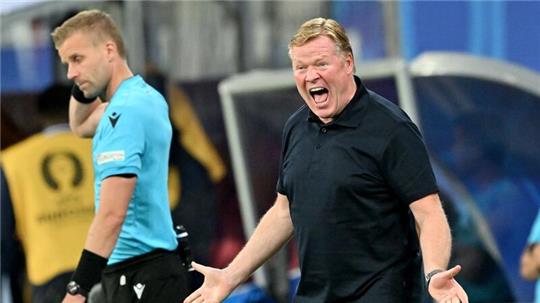 Der Treffer von Xavi Simons zum vermeintlichen 1:0 „hätte zählen müssen“, findet Koeman.