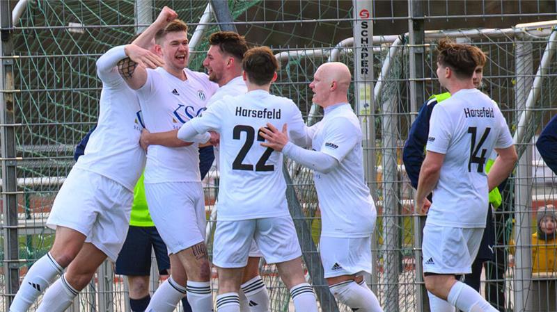 Ohne Trainer im Landesliga-Derby: A/O schlägt TuS Harsefeld Der TuS Harsefeld II bejubelt einen deutlichen Sieg gegen A/O II.