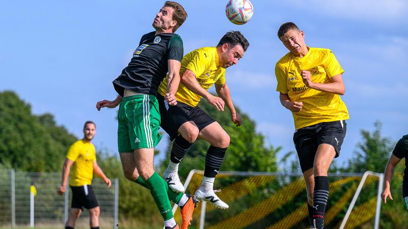 Apensen hadert nach klarer Leistungssteigerung - Stade und Hedendorf souverän Der TuS Harsefeld II und TSV Apensen lieferten sich ein spannendes Nachbarschaftsduell.