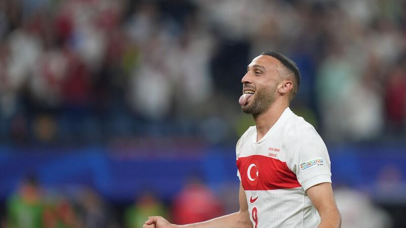 Der Türke Cenk Tosun jubelt nach seinem Treffer zum 2:1-Endstand.