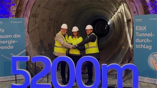 Der Tunneldurchschlag in Wischhafen ist ein Meilenstein beim Bauprojekt Suedlink (von links): Niedersachsens Energieminister Christian Meyer, Tennet COO Ina Kamps und Schleswig-Holsteins Ministerpräsident Daniel Günther.
