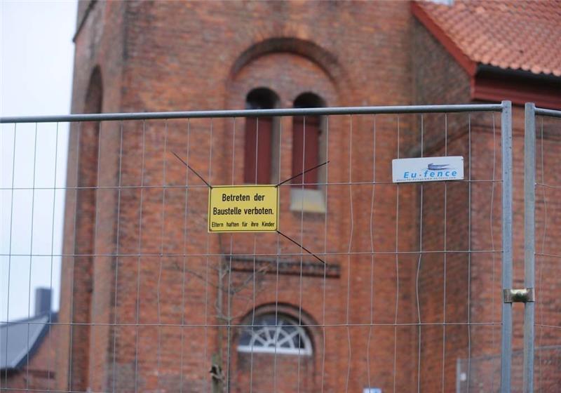 Der Turm der Asseler Kirche ist seit fast anderthalb Jahren abgesperrt.