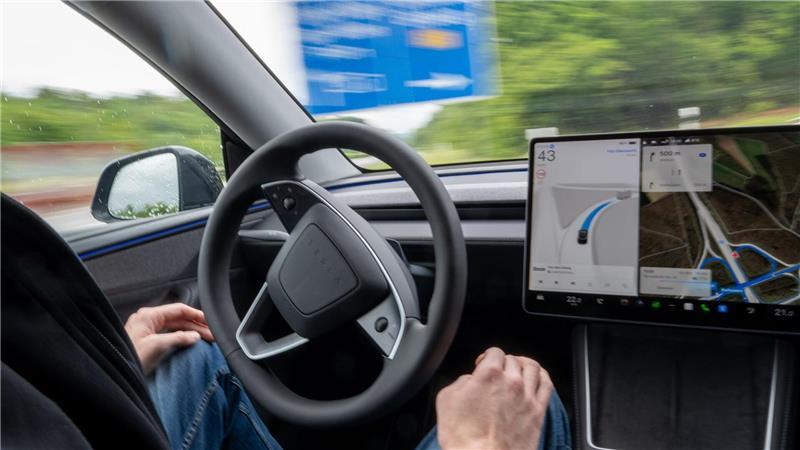 Selbstfahrende Teslas bringen Schüler und Senioren ans Ziel Der US-Elektroautobauer Tesla bemüht sich um die Zulassung von FSD in den europäischen Ländern (Archivbild)
