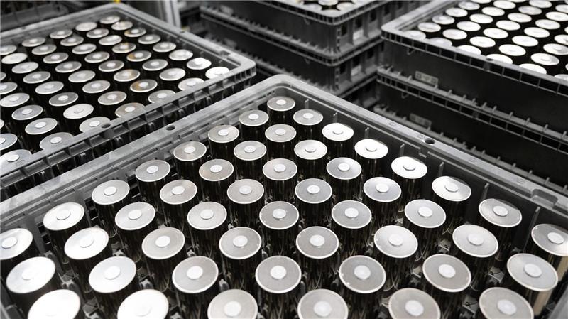 Tesla rechnet mit Produktionssteigerung in deutschem Werk Der US-Elektroautobauer Tesla will den Weg für eine komplette Batteriefertigung im deutschen Werk in Grünheide ebnen. (Archivbild)