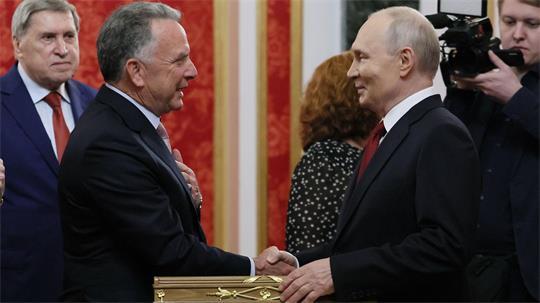 Der US-Unterhändler Steve Witkoff will bei einem neuen Besuch in St. Petersburg Kremlchef Wladimir Putin neue Vorschläge für eine Friedenslösung im russischen Angriffskrieg gegen die Ukraine unterbreiten. (Archivbild)