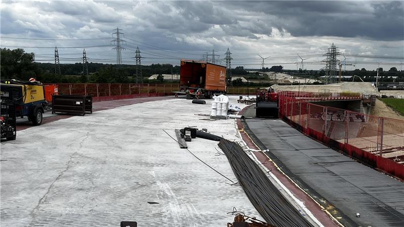 A26 West: Wann kommt der Lückenschluss nach Hamburg? Der Überflieger soll Endes des Jahres fertig sein. Autos werden hier aber frühestens 2028 fahren.