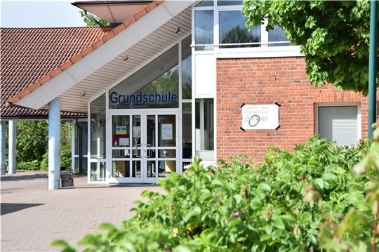 Der Umbau der Grundschule Hollern-Twielenfleth soll wie beauftragt durchgeführt werde. Foto: Battmer