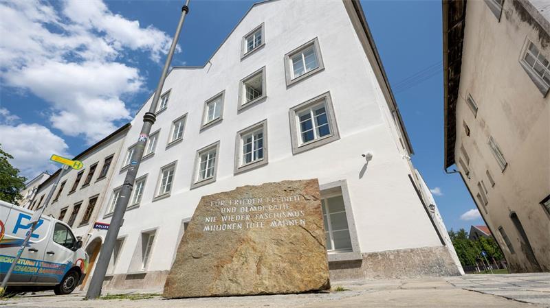 Der Umbau zur Polizeistation soll Hitlers Geburtshaus in Österreich für Neonazis unattraktiv machen.