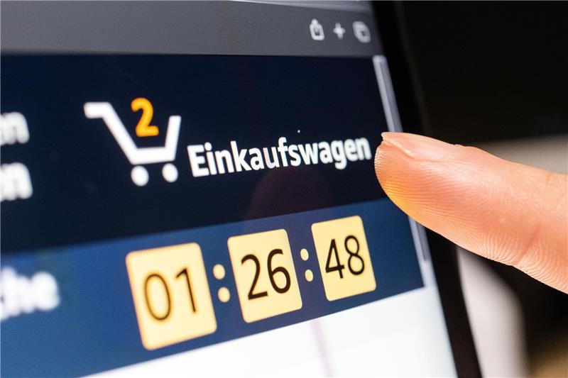 Pakete für Nachbarn annehmen: Wann es Probleme geben kann Der Umsatz der Online-Versandhändler ging im Vorweihnachtsgeschäft im Vergleich zum Vorjahr zurück.
