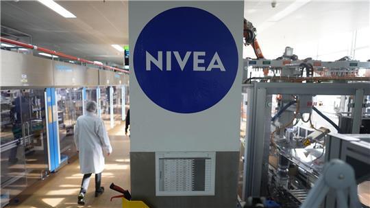 Der Umsatz des Nivea-Konzerns wuchs 2025 organisch um 2,4 Prozent. (Archivbild)