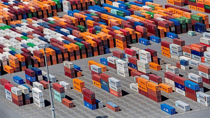Der Umschlag von Containern legte im ersten Halbjahr zu. (Archivbild)