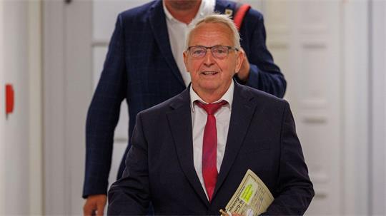 Der Umweltminister von Mecklenburg-Vorpommern, Till Backhaus (SPD), erklärte sich vor dem Agrarausschuss des Landtags.