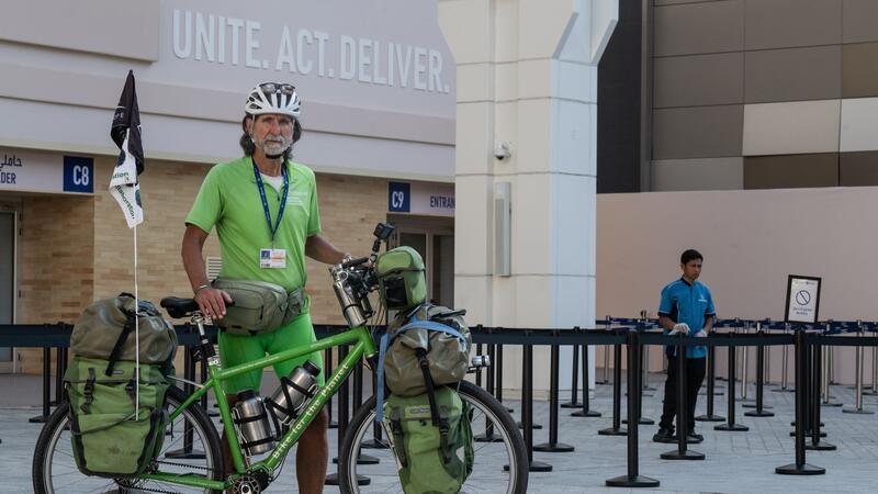 Mit dem Rad von Berlin zur Klimakonferenz Der Umweltschützer Michael Evertz ist mit dem Fahrrad von Berlin nach Dubai gereist.