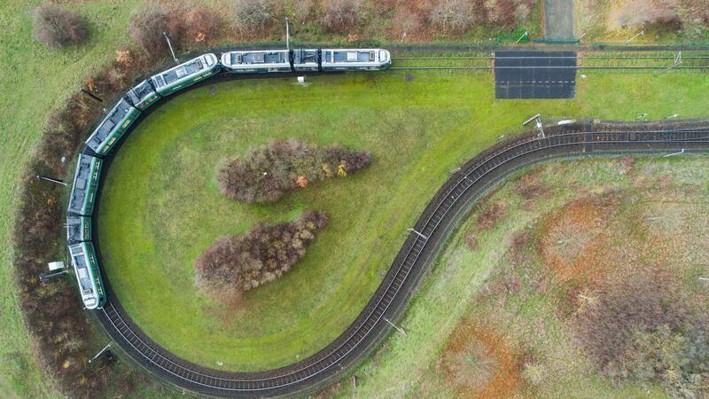 Der Unfall ereignete sich an einem Bahnübergang nahe dem Messegelände in Hannover, wo üblicherweise die Stadtbahnlinie 6 verkehrt. (Symbolbild)