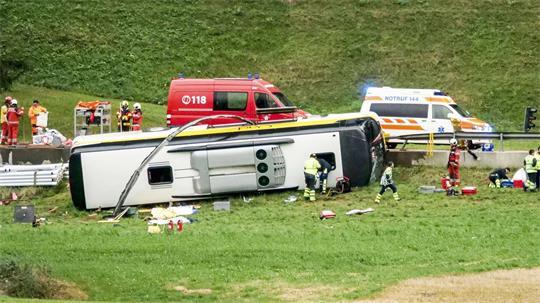 Der Unfall löste einen Großeinsatz der Rettungskräfte aus. 