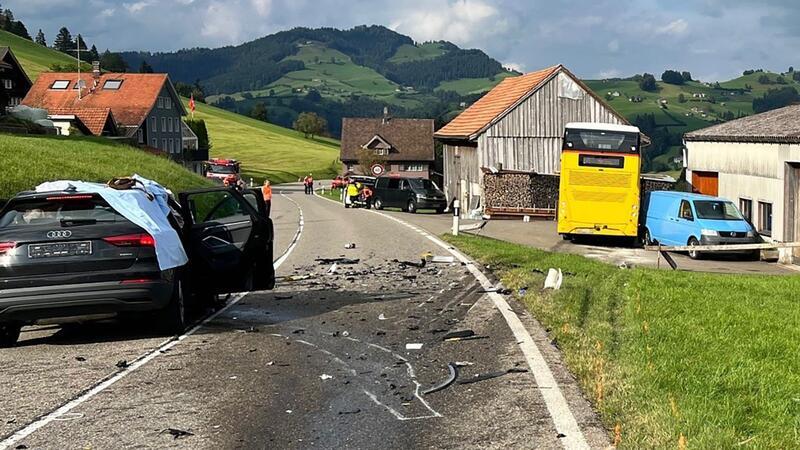 Drei Deutsche bei Unfall in der Schweiz ums Leben gekommen Der Unfall passierte im Schweizer Kanton St. Gallen (Handout).