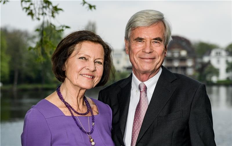 Der Unternehmer Michael Otto ist wohl der reichste Hamburger. Foto: Heimken/dpa