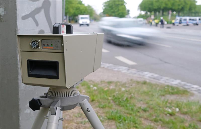 Der VW-Fahrer wurde mit 92 km/h geblitzt. Foto: Sebastian Willnow/dpa