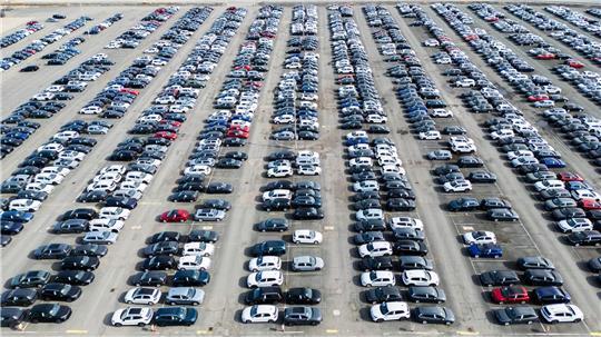 Der VW-Konzern liefert weltweit weniger Autos aus. (Archivbild)