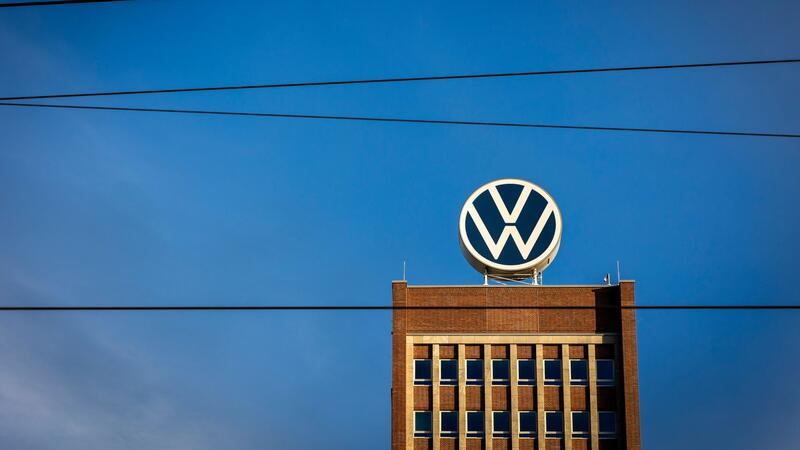 VW peilt deutliche Kostensenkung in Verwaltung an Der VW-Verwaltungsapparat umfasst rund 40.000 Büroangestellte in Marke und Konzern.