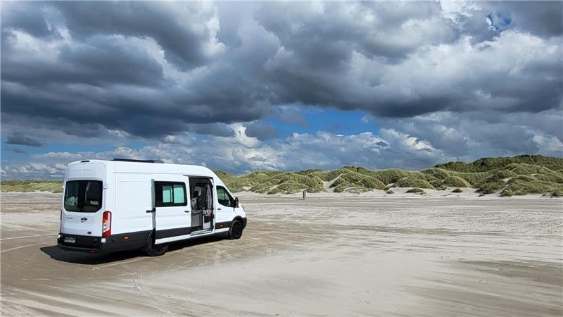 Norddeutsche Auswanderer-Paare zwischen Freud und Leid Der Van ist Schlaf-, und Arbeitszimmer, Wohnzimmer, Küche, Bad und Fortbewegungsmittel - doch es gibt Grenzen, lernten die Hufers in 2023. Foto: Hufer