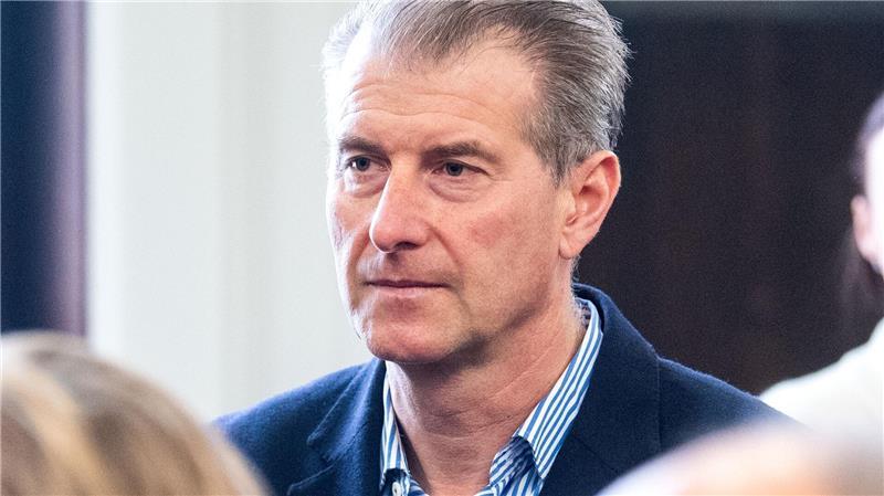 Der Vater Stephan Hensel ist Nebenkläger in dem Prozess.