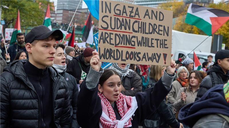 Der Veranstalter der Demonstration hatte bis zu 20.000 Teilnehmerinnen und Teilnehmer angemeldet. Tatsächlich kamen aber deutlich weniger Menschen zu der Demonstration. 