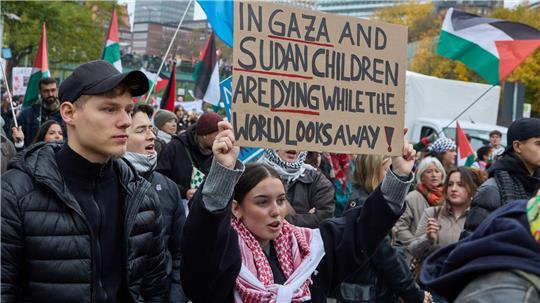 Der Veranstalter der Demonstration hatte bis zu 20.000 Teilnehmerinnen und Teilnehmer angemeldet. Tatsächlich kamen aber deutlich weniger Menschen zu der Demonstration. 