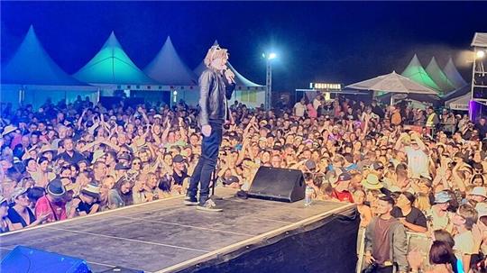 Der Veranstalter des Elbstrandfestivals auf Krautsand ordnet an, dass der Song nicht gespielt wird.