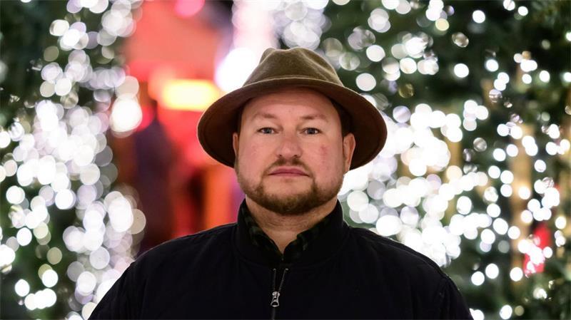 Der Veranstalter des Wintermarktes, Wilfried Voß, ist Weihnachtsfan.