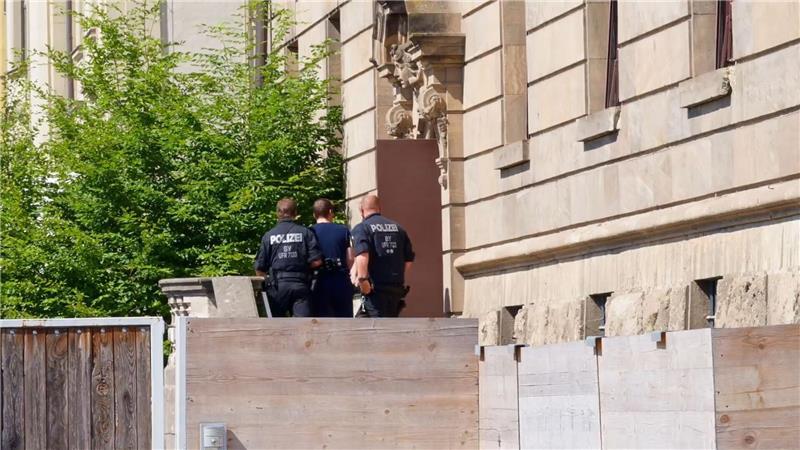 Mordverdächtiger: Tödlicher Angriff auf Kollegin war geplant Der Verdächtige wurde am Mittwoch einem Ermittlungsrichter am Amtsgericht Schweinfurt vorgeführt.