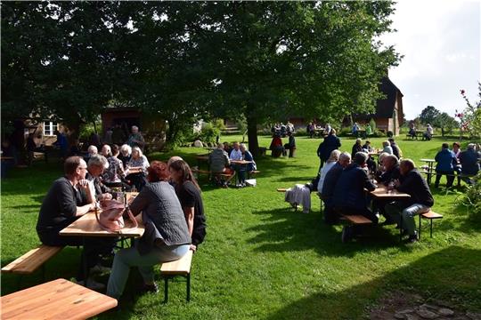 Der Verein „Bäuerliches Hauswesen Bliedersdorf“ lädt zum 17. Weinfest in Bliedersdorf ein.